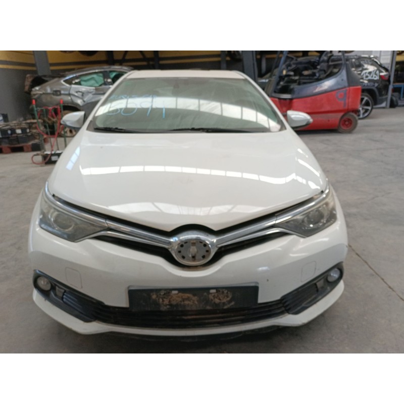 toyota auris (_e18_) del año 2016