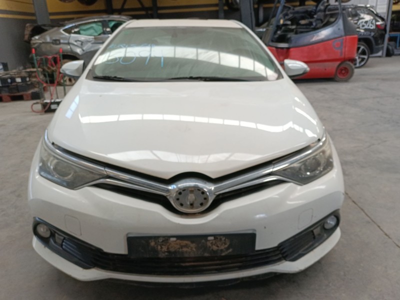 toyota auris (_e18_) del año 2016