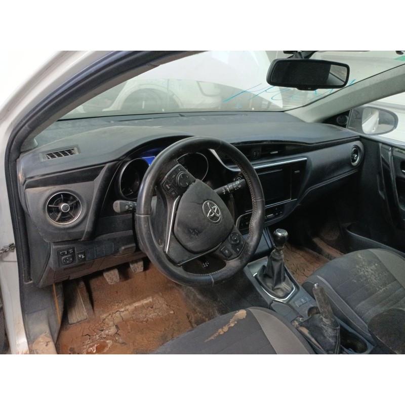 toyota auris (_e18_) del año 2016