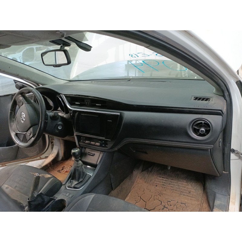 toyota auris (_e18_) del año 2016