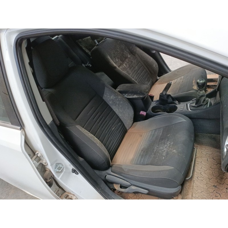 toyota auris (_e18_) del año 2016