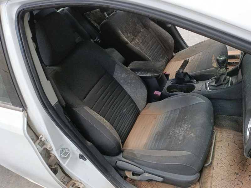 toyota auris (_e18_) del año 2016