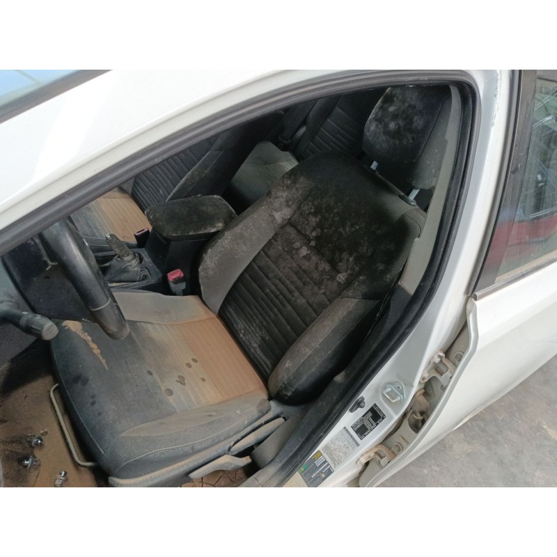 toyota auris (_e18_) del año 2016