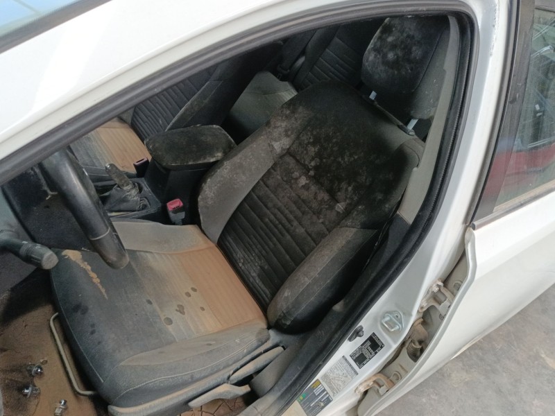 toyota auris (_e18_) del año 2016