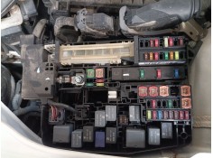Recambio de caja reles / fusibles para toyota auris (_e18_) 1.6 d4-d (wwe185_) referencia OEM IAM   