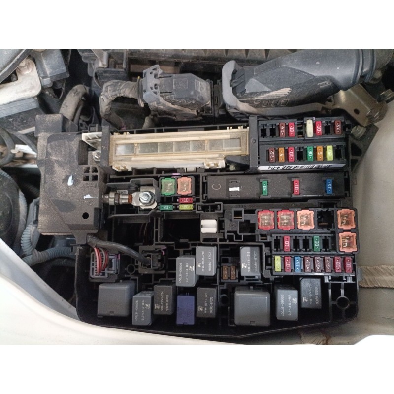 Recambio de caja reles / fusibles para toyota auris (_e18_) 1.6 d4-d (wwe185_) referencia OEM IAM   