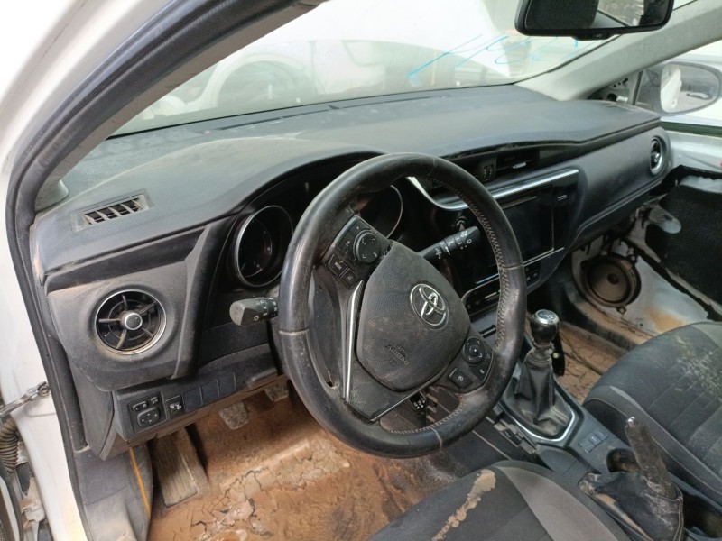 Recambio de salpicadero para toyota auris (_e18_) 1.6 d4-d (wwe185_) referencia OEM IAM   