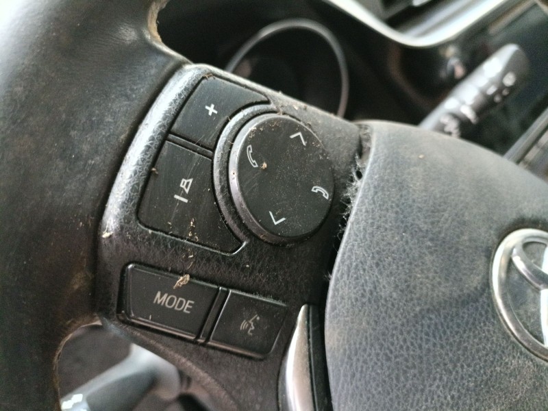 Recambio de volante para toyota auris (_e18_) 1.6 d4-d (wwe185_) referencia OEM IAM   