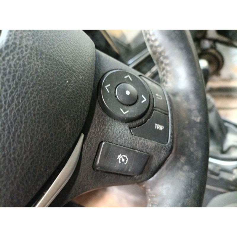 Recambio de volante para toyota auris (_e18_) 1.6 d4-d (wwe185_) referencia OEM IAM   