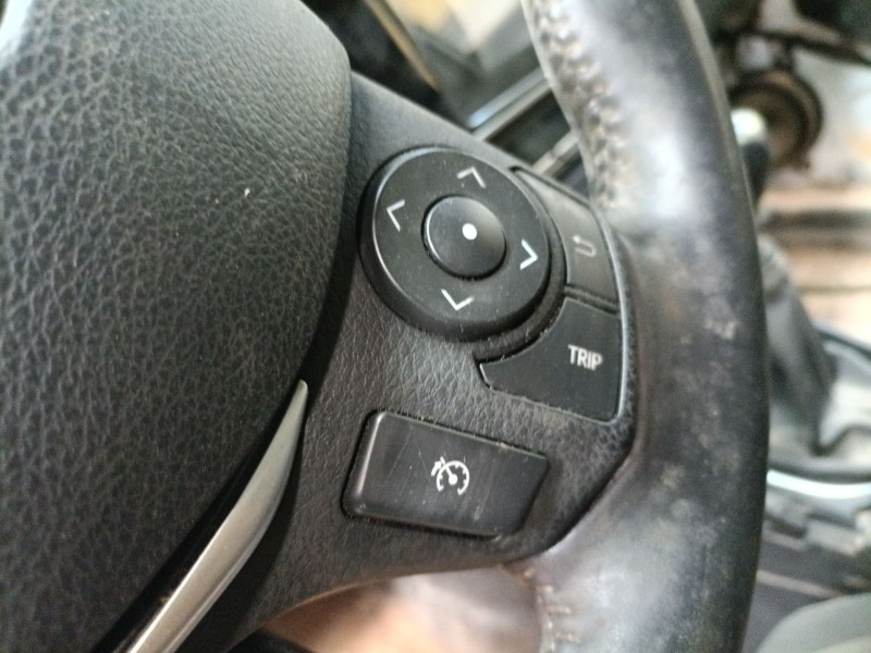 Recambio de volante para toyota auris (_e18_) 1.6 d4-d (wwe185_) referencia OEM IAM   