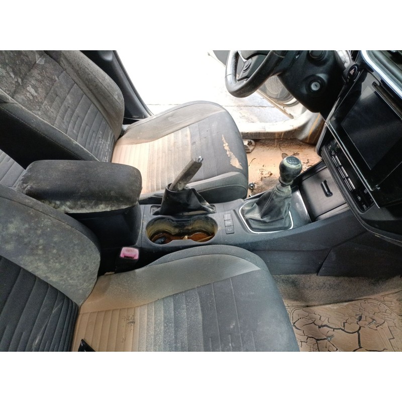 Recambio de consola central para toyota auris (_e18_) 1.6 d4-d (wwe185_) referencia OEM IAM   