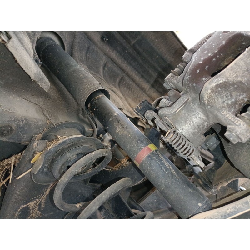 Recambio de amortiguador trasero derecho para toyota auris (_e18_) 1.6 d4-d (wwe185_) referencia OEM IAM   