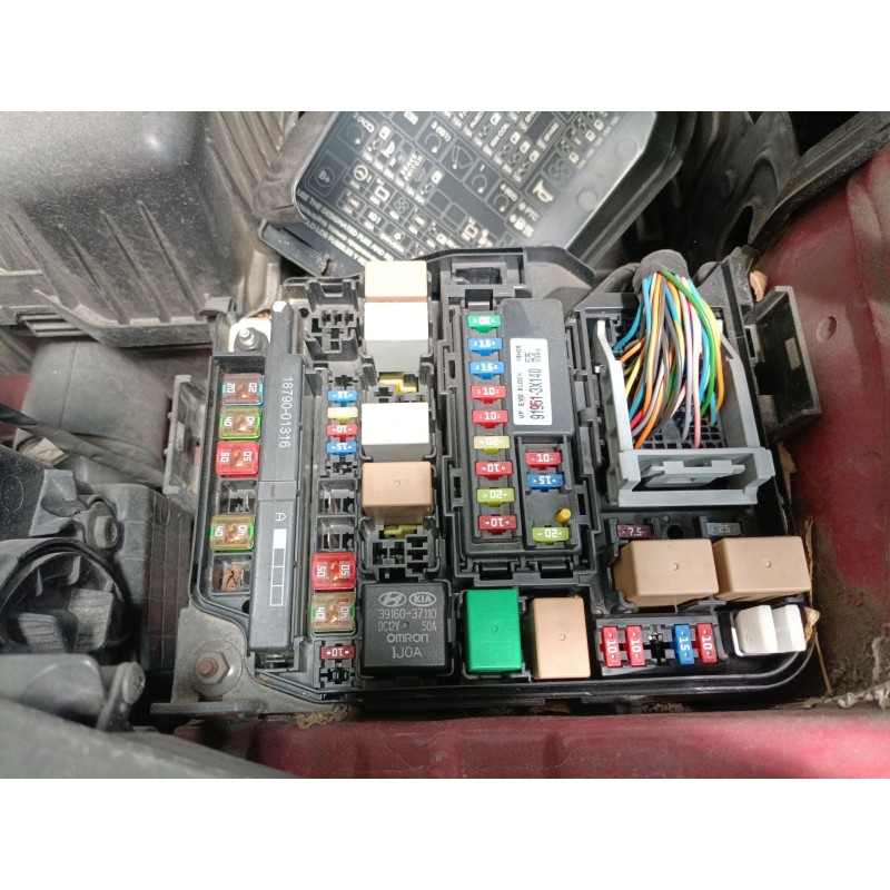 Recambio de caja reles / fusibles para hyundai i30 (gd) 1.6 crdi referencia OEM IAM   