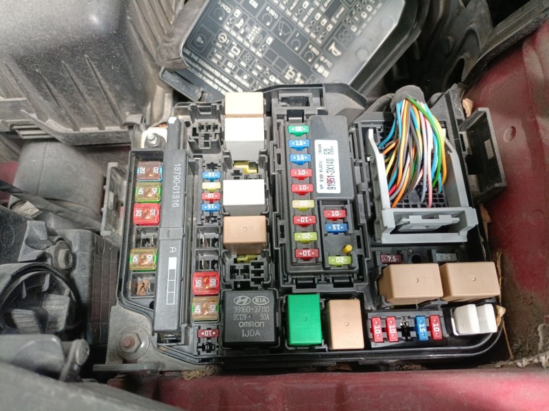 Recambio de caja reles / fusibles para hyundai i30 (gd) 1.6 crdi referencia OEM IAM   