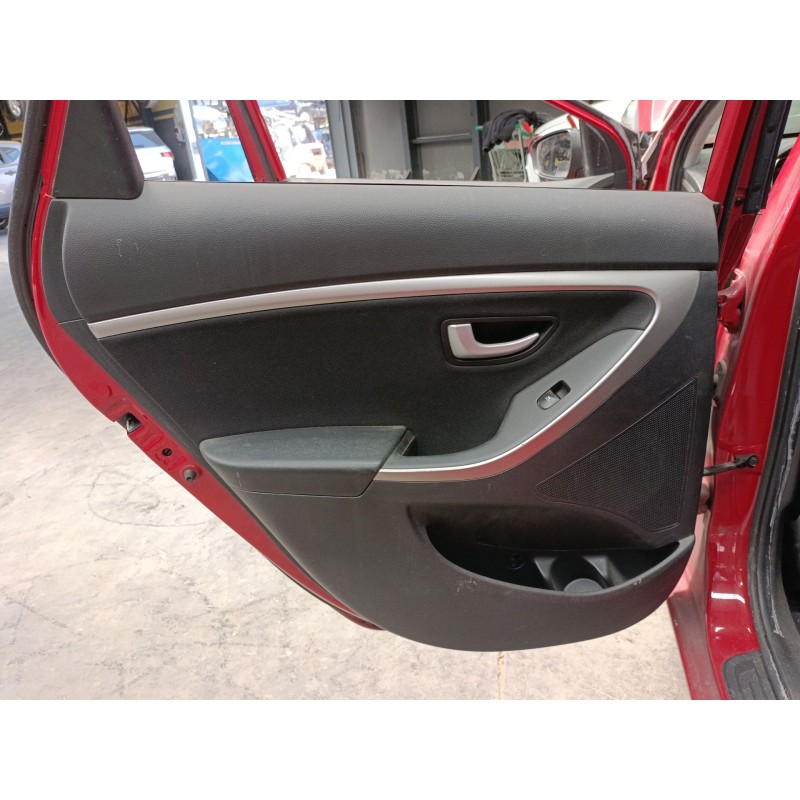 Recambio de guarnecido puerta trasera izquierda para hyundai i30 (gd) 1.6 crdi referencia OEM IAM   