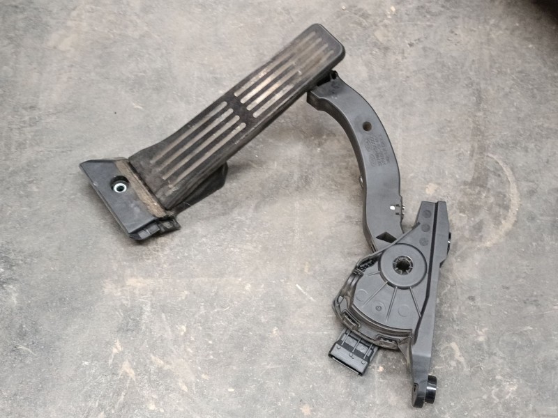 Recambio de pedal acelerador para hyundai i30 (gd) 1.6 crdi referencia OEM IAM 327003  