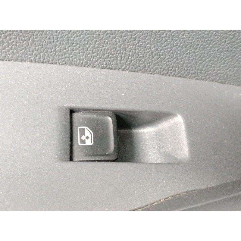 Recambio de mando elevalunas trasero izquierdo para volkswagen t-cross (c11, d31) 1.0 tsi referencia OEM IAM   