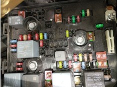 CAJA RELES / FUSIBLES 