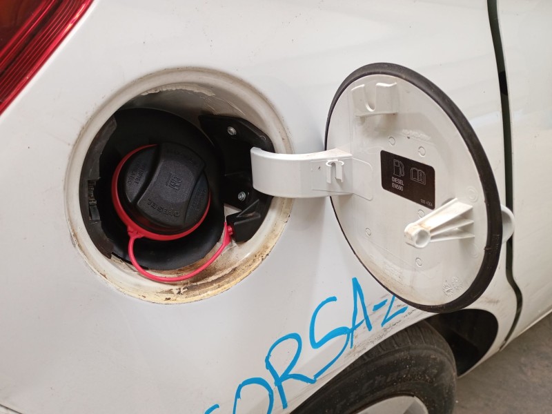 Recambio de tapa exterior combustible para opel corsa e (x15) 1.3 cdti (08, 68) referencia OEM IAM   