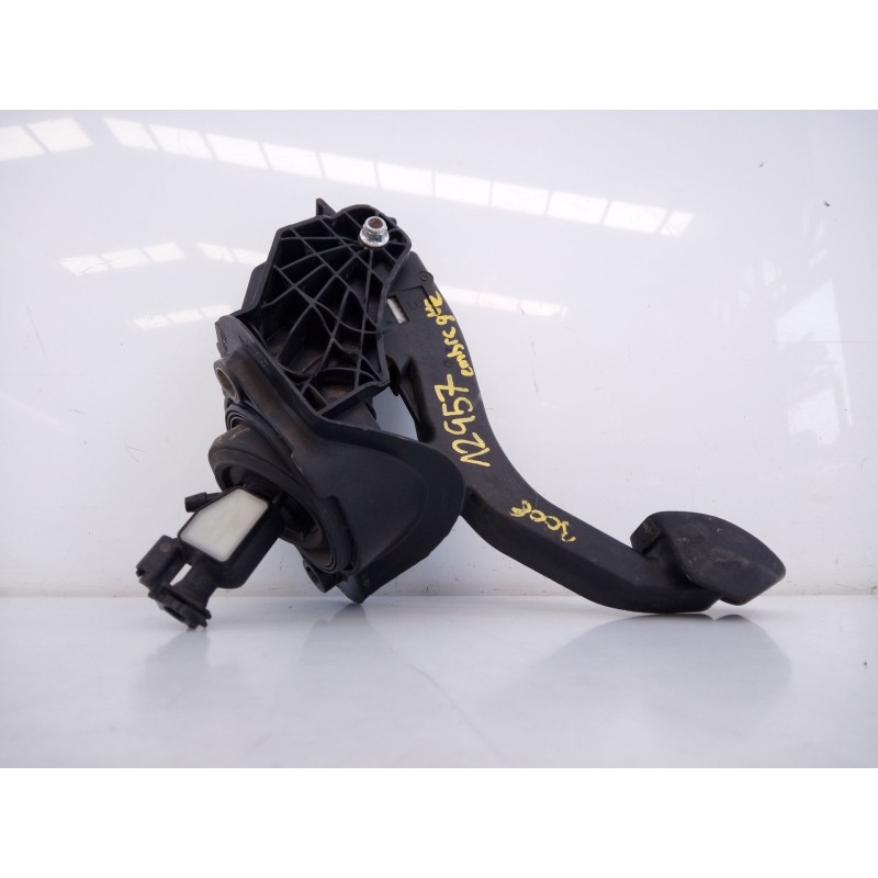 Recambio de pedal embrague para peugeot 3008 gt line referencia OEM IAM 9676728880  