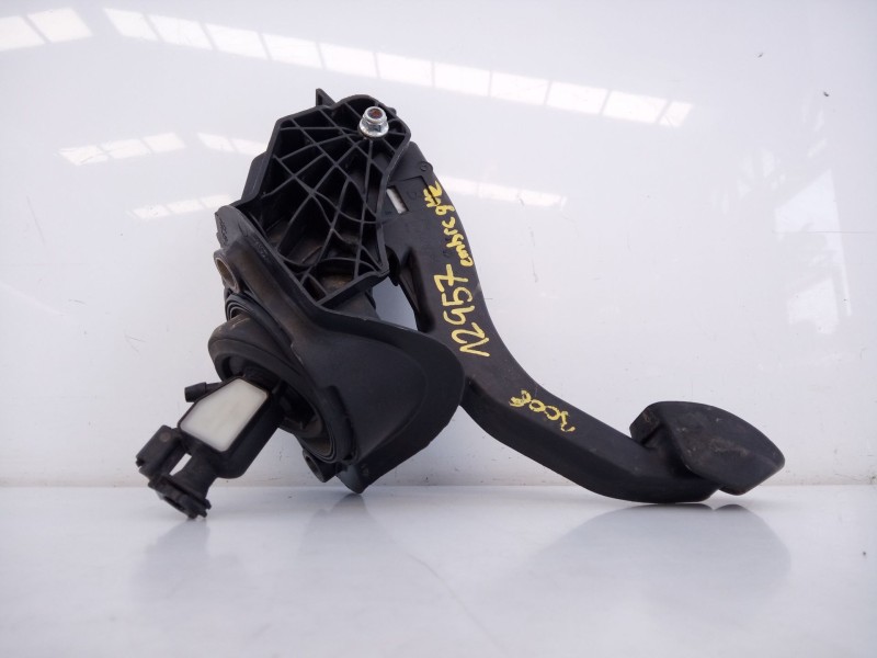 Recambio de pedal embrague para peugeot 3008 gt line referencia OEM IAM 9676728880  