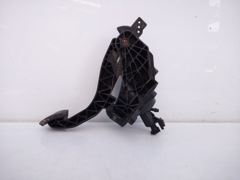 Recambio de pedal embrague para peugeot 3008 gt line referencia OEM IAM 9676728880  