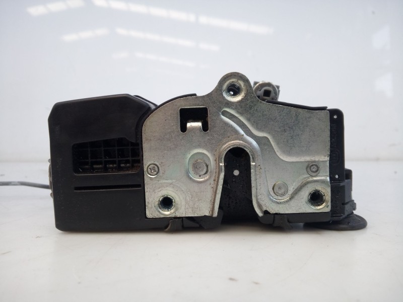 Recambio de cerradura puerta trasera derecha para opel antara cosmo 4x4 referencia OEM IAM   