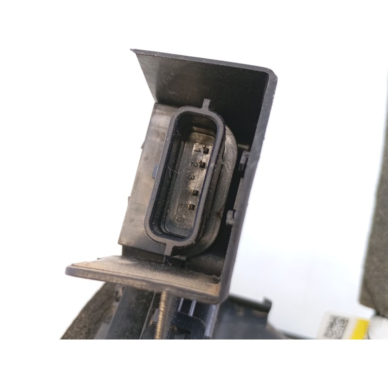 Recambio de cerradura puerta trasera izquierda para renault megane iv berlina 5p 1.2 tce energy referencia OEM IAM   