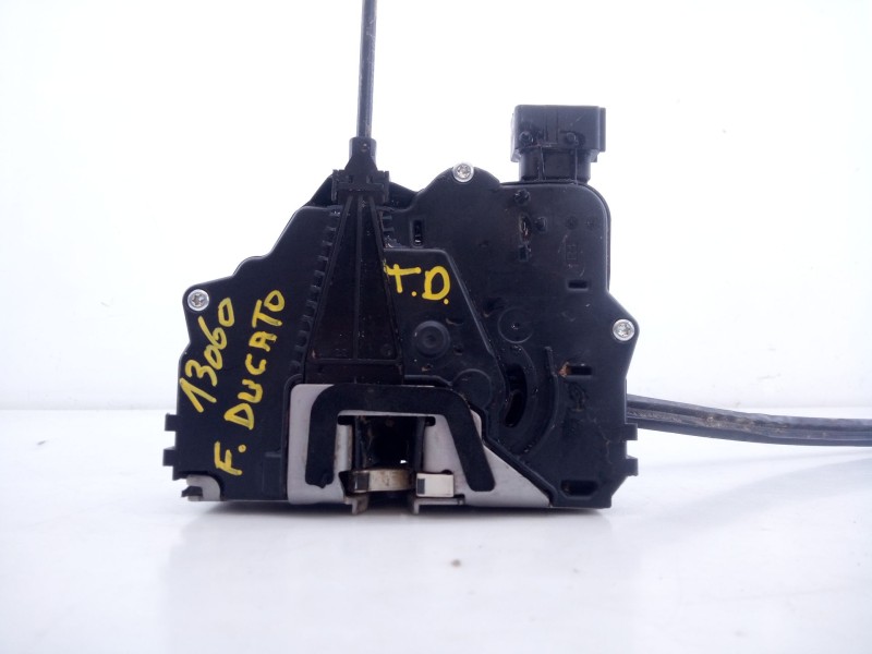 Recambio de cerradura puerta trasera derecha para fiat ducato camper 2.2 multijet referencia OEM IAM G45831100  