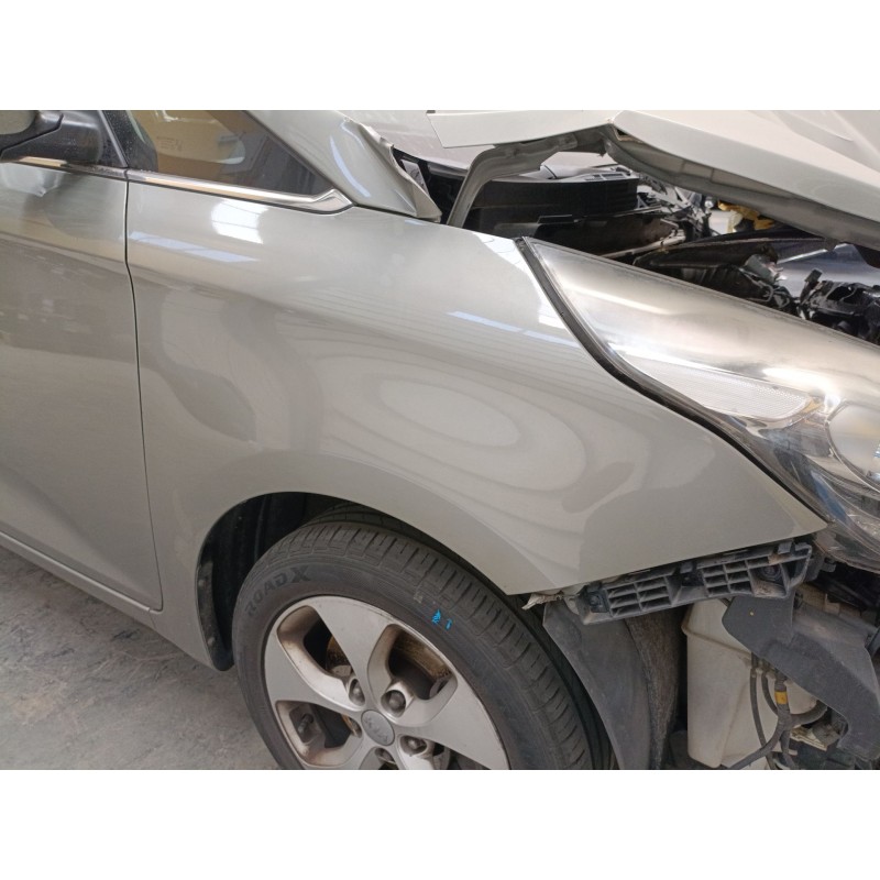 Recambio de aleta delantera derecha para kia carens iv van (a4) crdi referencia OEM IAM   