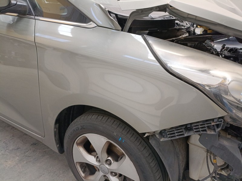 Recambio de aleta delantera derecha para kia carens iv van (a4) crdi referencia OEM IAM   