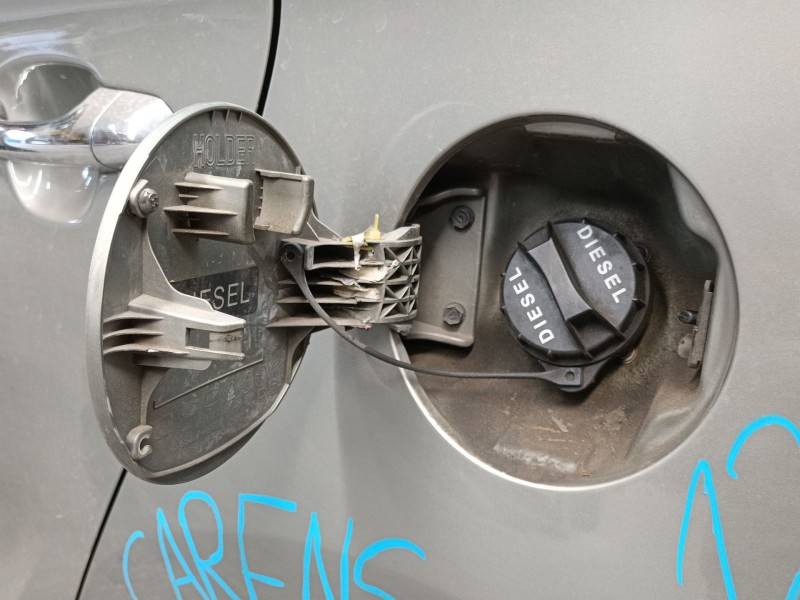 Recambio de tapa exterior combustible para kia carens iv van (a4) crdi referencia OEM IAM   