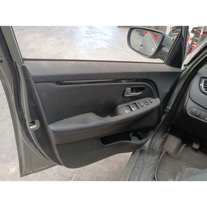 Recambio de guarnecido puerta delantera izquierda para kia carens iv van (a4) crdi referencia OEM IAM   