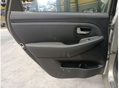 Recambio de guarnecido puerta trasera izquierda para kia carens iv van (a4) crdi referencia OEM IAM   