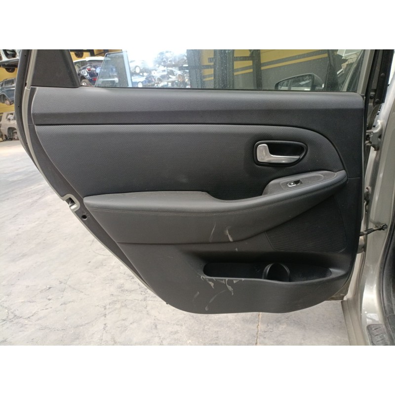 Recambio de guarnecido puerta trasera izquierda para kia carens iv van (a4) crdi referencia OEM IAM   