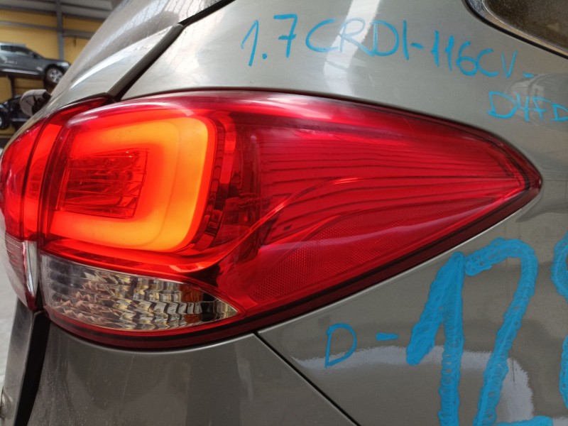 Recambio de piloto trasero derecho para kia carens iv van (a4) crdi referencia OEM IAM   