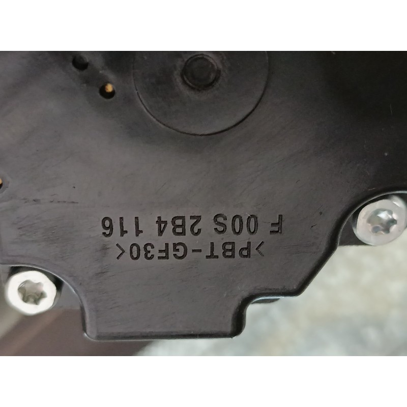 Recambio de motor limpia trasero para kia carens iv van (a4) crdi referencia OEM IAM   