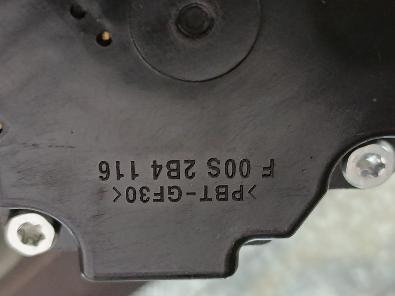 Recambio de motor limpia trasero para kia carens iv van (a4) crdi referencia OEM IAM   