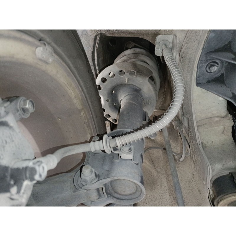 Recambio de amortiguador delantero derecho para kia carens iv van (a4) crdi referencia OEM IAM   