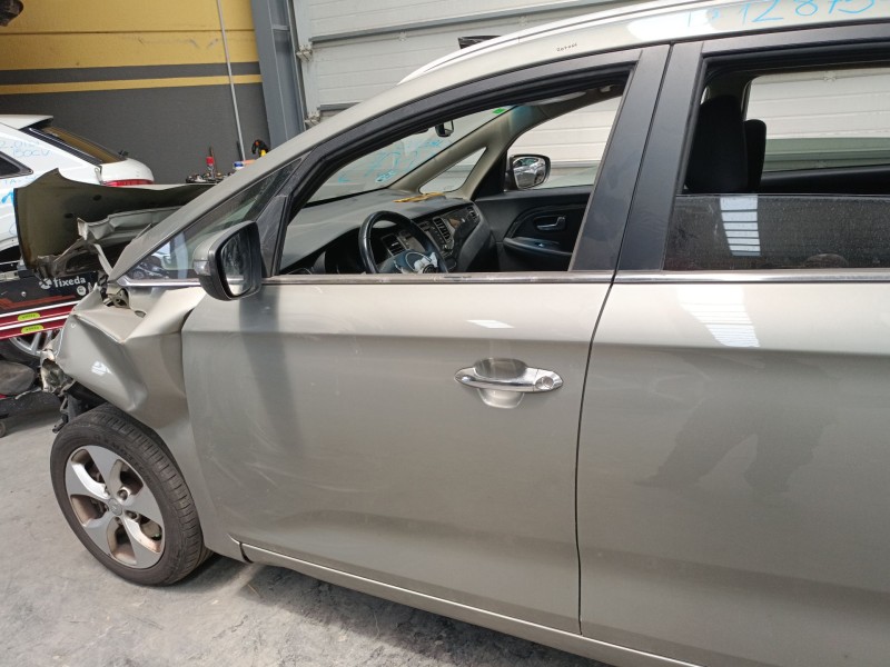 Recambio de puerta delantera izquierda para kia carens iv van (a4) crdi referencia OEM IAM   