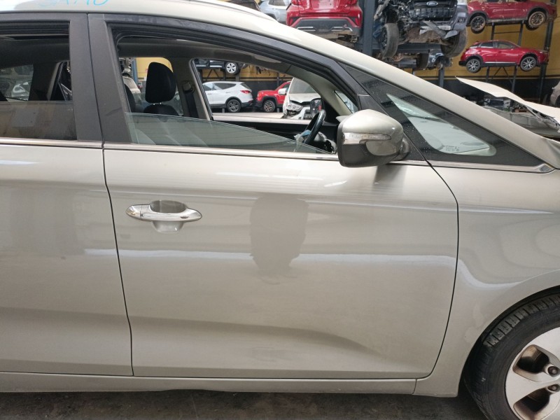 Recambio de puerta delantera derecha para kia carens iv van (a4) crdi referencia OEM IAM   