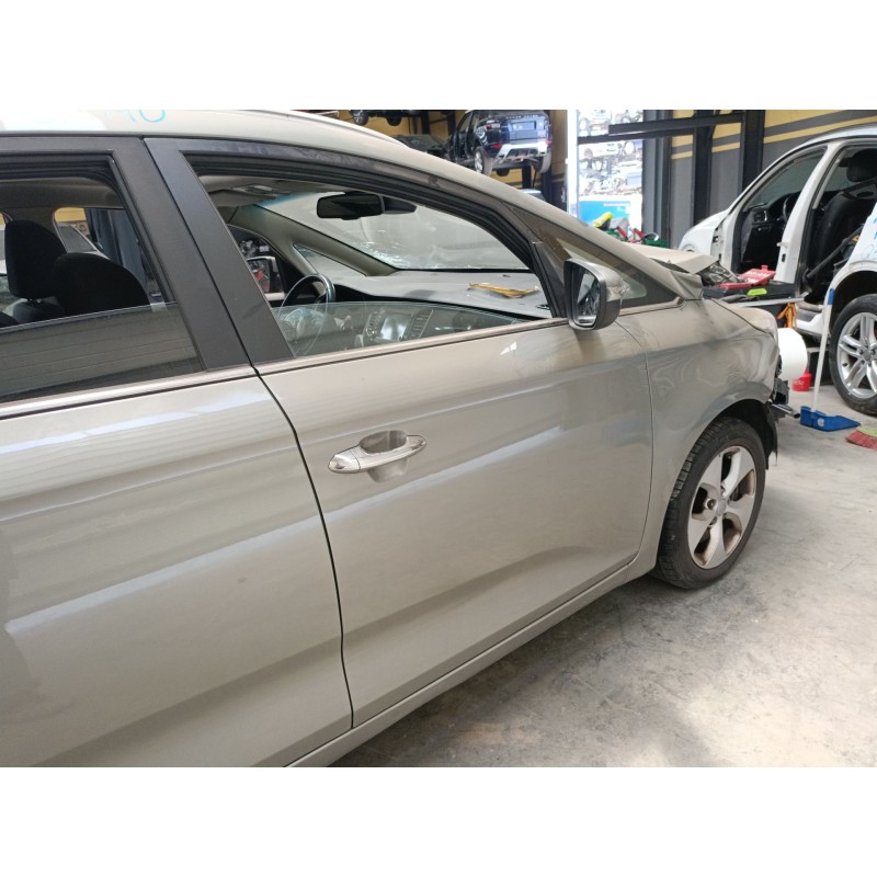 Recambio de puerta delantera derecha para kia carens iv van (a4) crdi referencia OEM IAM   