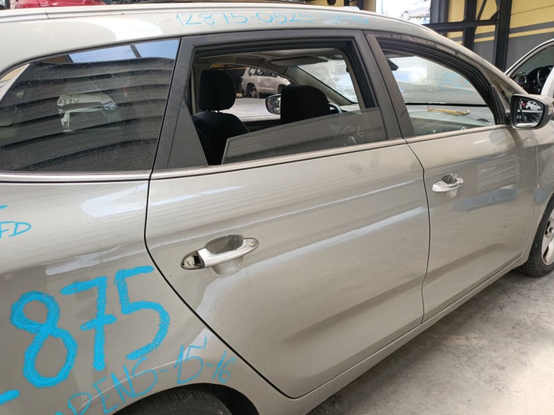 Recambio de puerta trasera derecha para kia carens iv van (a4) crdi referencia OEM IAM   