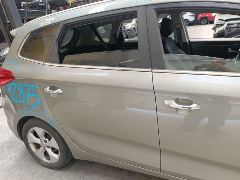Recambio de puerta trasera derecha para kia carens iv van (a4) crdi referencia OEM IAM   