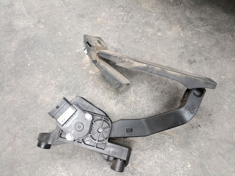 Recambio de pedal acelerador para kia carens iv van (a4) crdi referencia OEM IAM 351904A700  