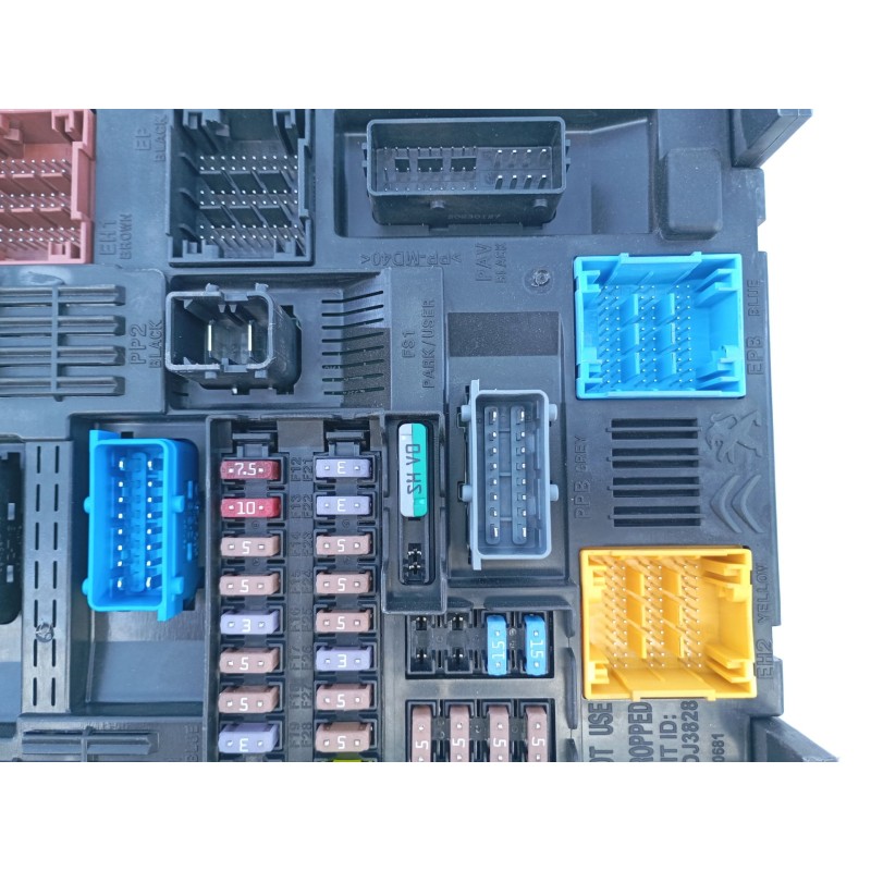 Recambio de caja reles / fusibles para citroën c4 iii seduction referencia OEM IAM 984514128000  