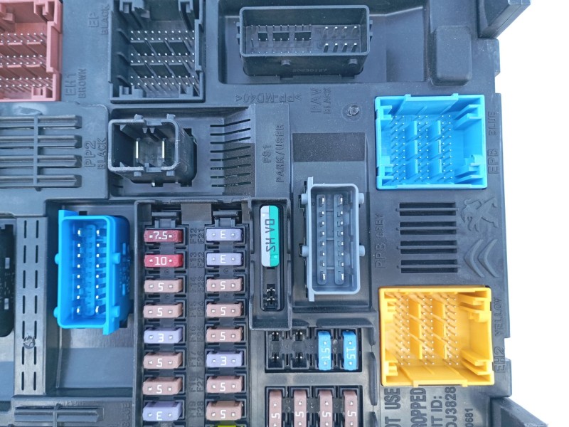 Recambio de caja reles / fusibles para citroën c4 iii seduction referencia OEM IAM 984514128000  