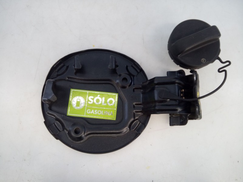 Recambio de tapa exterior combustible para toyota auris active referencia OEM IAM   