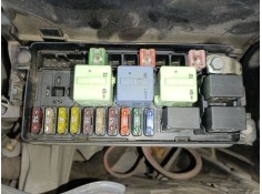 CAJA RELES / FUSIBLES 