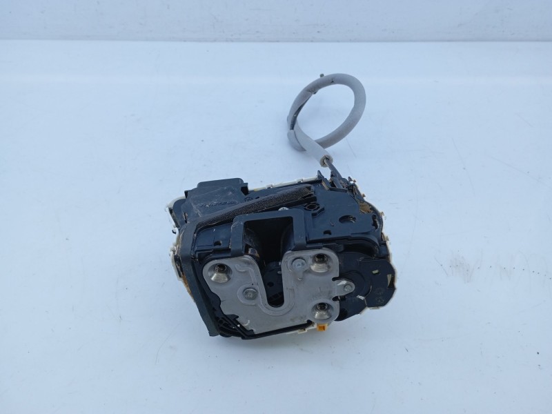 Recambio de cerradura puerta delantera izquierda para mg mg zs suv 1.0 t-gdi referencia OEM IAM 10845780  